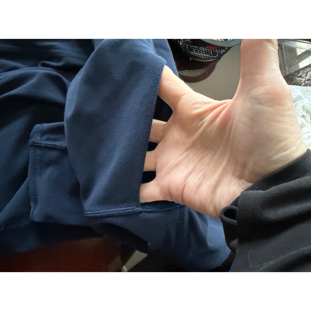 Lululemon Align Jogger Crop *23"
True Navy Sz 6 - Picture 5 of 9